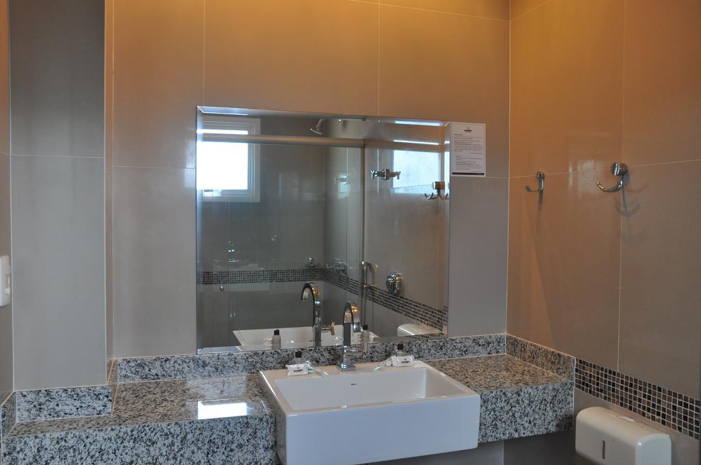 Kamur Plaza Hotel غويانيزيا المظهر الخارجي الصورة